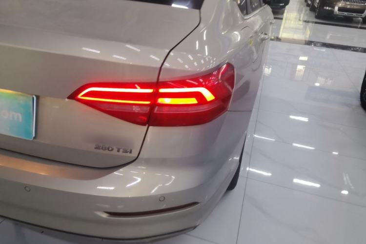 Used Volkswagen Lavida 2019 280TSI DSG Comfort Edition China VI standard Right Rear Taillight