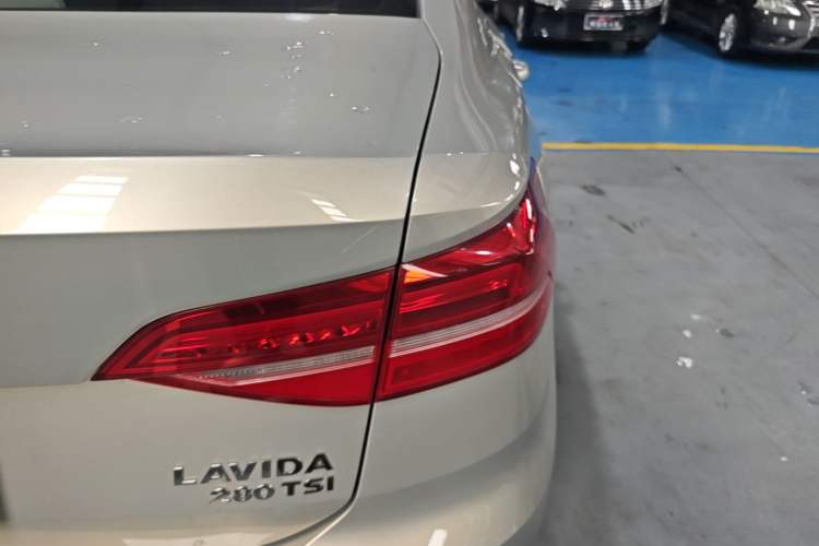 Used Volkswagen Lavida 2019 280TSI DSG Comfort Edition China VI standard Right Rear Taillight