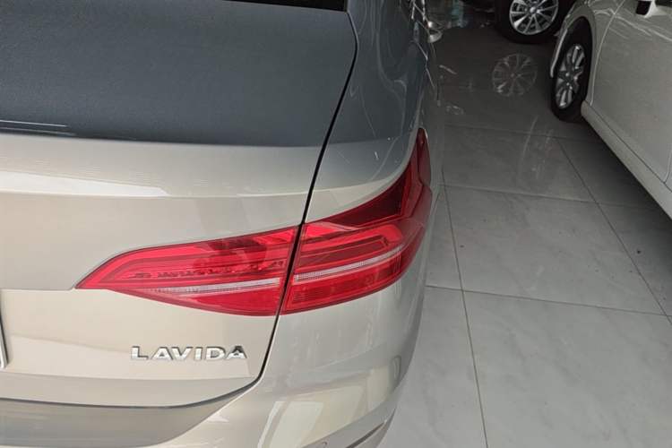 Used Volkswagen Lavida 2019 1.5L Automatic Comfort Edition China VI Standard Right Rear Taillight