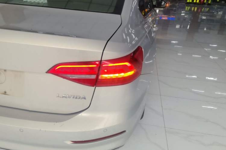 Used Volkswagen Lavida 2019 1.5L Automatic Comfort Edition China VI Standard Right Rear Taillight