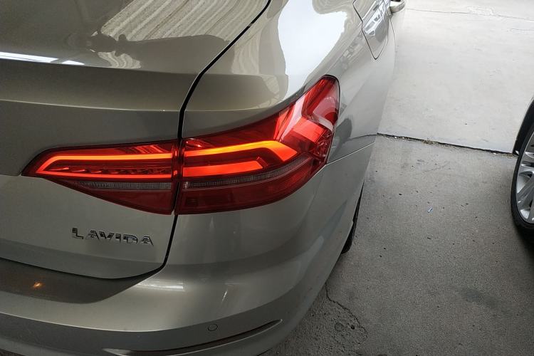 Used Volkswagen Lavida 2019 280TSI DSG Comfort Edition China VI standard Right Rear Taillight