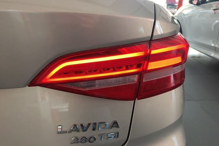 Used Volkswagen Lavida 2019 1.5L Automatic Comfort Edition China VI Standard Right Rear Taillight