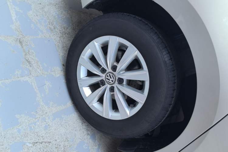 Used Volkswagen Lavida 2019 1.5L Automatic Fashion Edition China VI Right Rear Wheel Hub