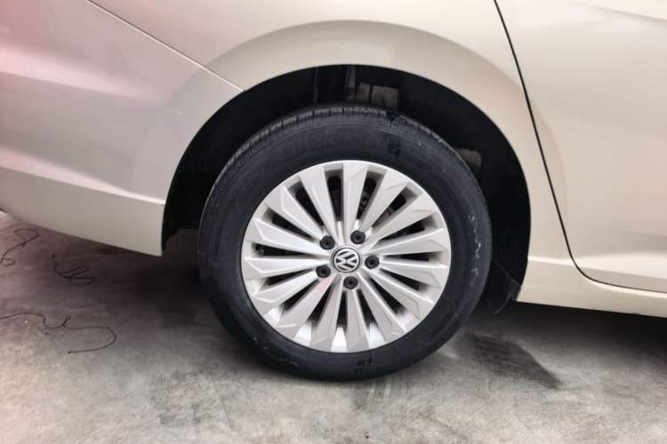 Used Volkswagen Lavida 2019 1.5L Automatic Comfort Edition China VI Standard Right Rear Wheel Hub