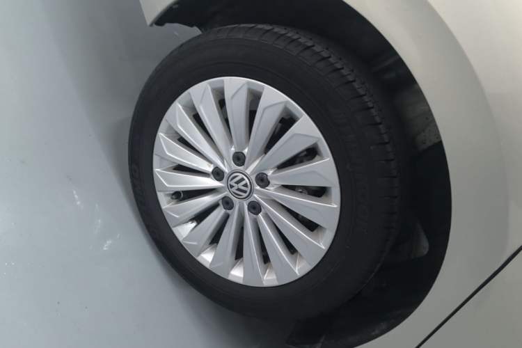 Used Volkswagen Lavida 2019 280TSI DSG Comfort Edition China VI standard Right Rear Wheel Hub