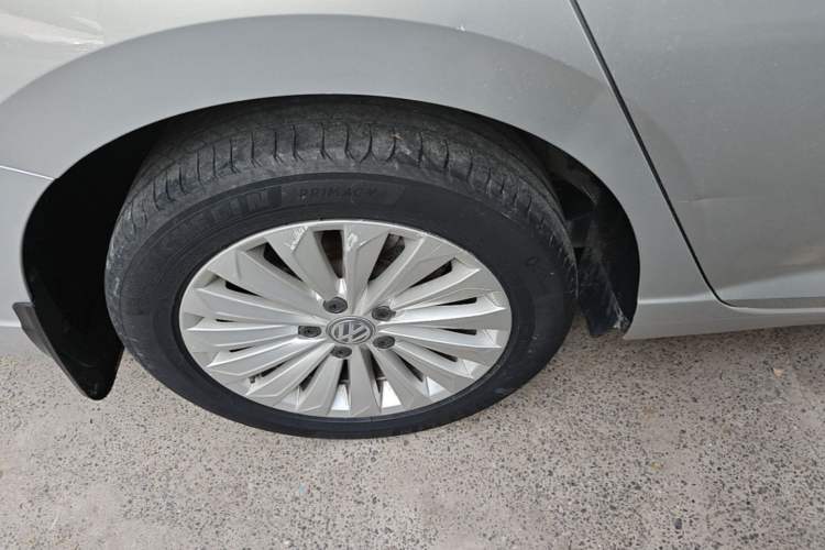 Used Volkswagen Lavida 2019 1.5L Automatic Comfort Edition China VI Standard Right Rear Wheel Hub