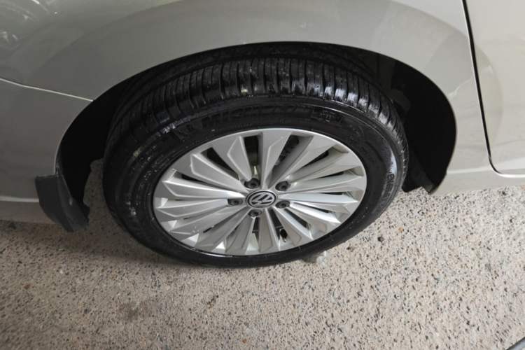 Used Volkswagen Lavida 2019 280TSI DSG Comfort Edition China VI standard Right Rear Wheel Hub