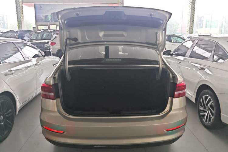 Used Volkswagen Lavida 2019 1.5L Automatic Fashion Edition China VI Trunk