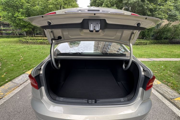 Used Volkswagen Lavida 2019 280TSI DSG Comfort Edition China VI standard Trunk