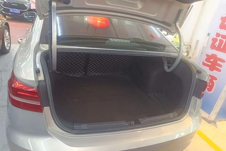 Used Volkswagen Lavida 2019 1.5L Automatic Fashion Edition China VI Trunk