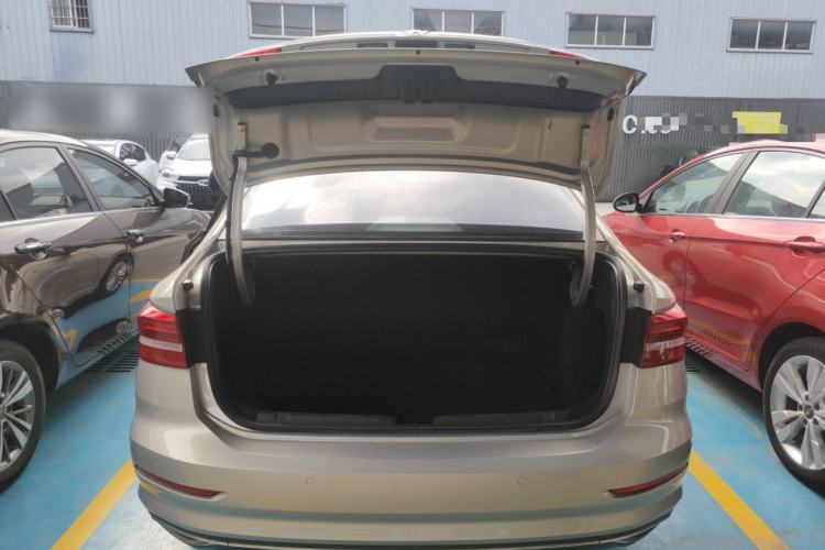 Used Volkswagen Lavida 2019 1.5L Automatic Comfort Edition China VI Standard Trunk
