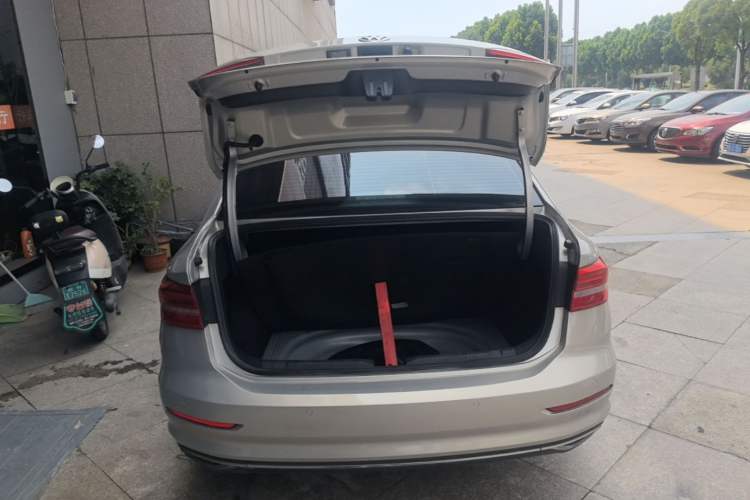 Used Volkswagen Lavida 2019 280TSI DSG Comfort Edition China VI standard Trunk