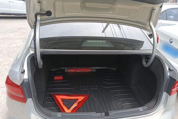 Used Volkswagen Lavida 2019 1.5L Automatic Vision Edition China VI Standard Trunk