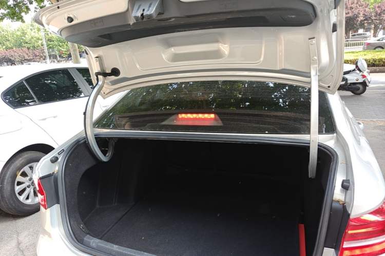 Used Volkswagen Lavida 2019 1.5L Automatic Comfort Edition China VI Standard Trunk