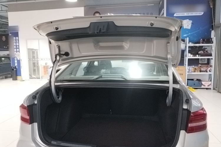 Used Volkswagen Lavida 2019 1.5L Automatic Comfort Edition China VI Standard Trunk