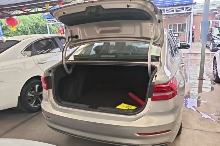 Used Volkswagen Lavida 2019 1.5L Automatic Comfort Edition China VI Standard Trunk