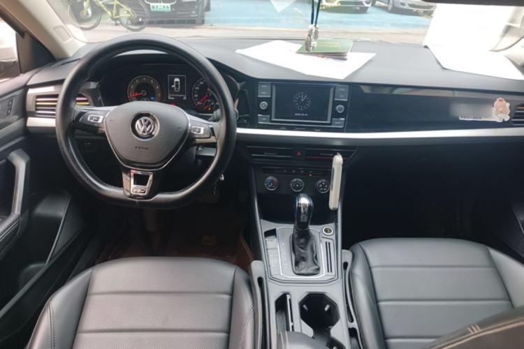 Used Volkswagen Lavida 2019 1.5L Automatic Comfort Edition China VI Standard Center Console