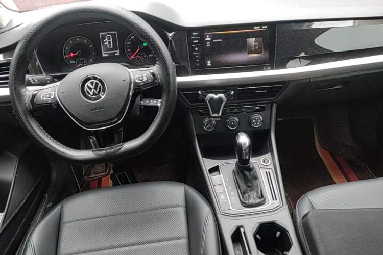 Used Volkswagen Lavida 2019 1.5L Automatic Comfort Edition China VI Standard Center Console