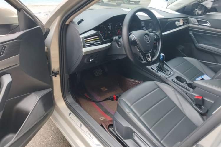 Used Volkswagen Lavida 2019 1.5L Automatic Comfort Edition China VI Standard Driver Seat