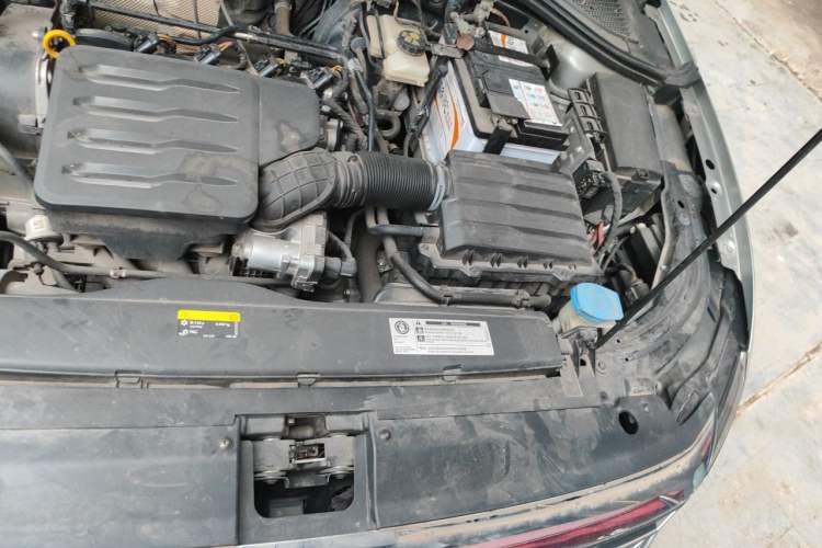 Used Volkswagen Lavida 2019 1.5L Automatic Comfort Edition China VI Standard Engine Bay Left