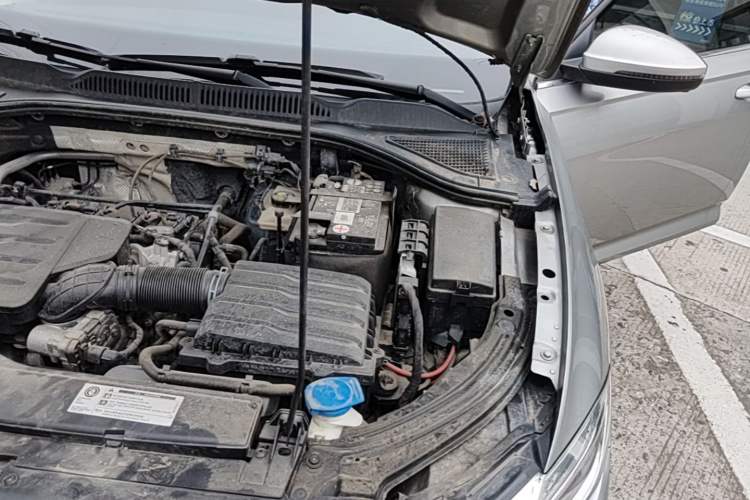 Used Volkswagen Lavida 2019 1.5L Automatic Comfort Edition China VI Standard Engine Bay Left