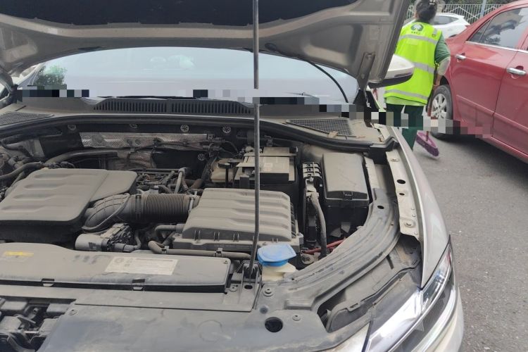 Used Volkswagen Lavida 2019 1.5L Automatic Comfort Edition China VI Standard Engine Bay Left