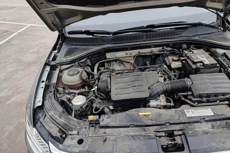 Used Volkswagen Lavida 2019 1.5L Automatic Comfort Edition China VI Standard Engine Bay Right