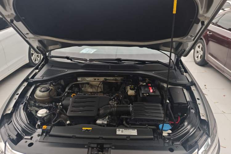Used Volkswagen Lavida 2019 1.5L Automatic Comfort Edition China VI Standard Engine Bay
