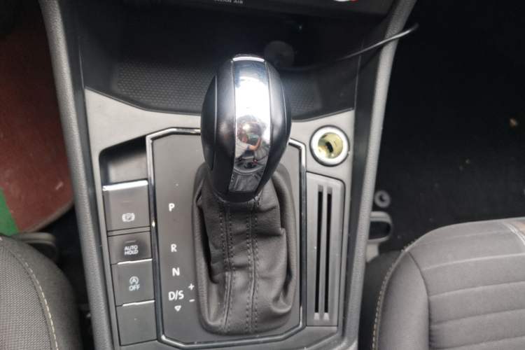 Used Volkswagen Lavida 2019 1.5L Automatic Vision Edition China VI Standard Gear Lever