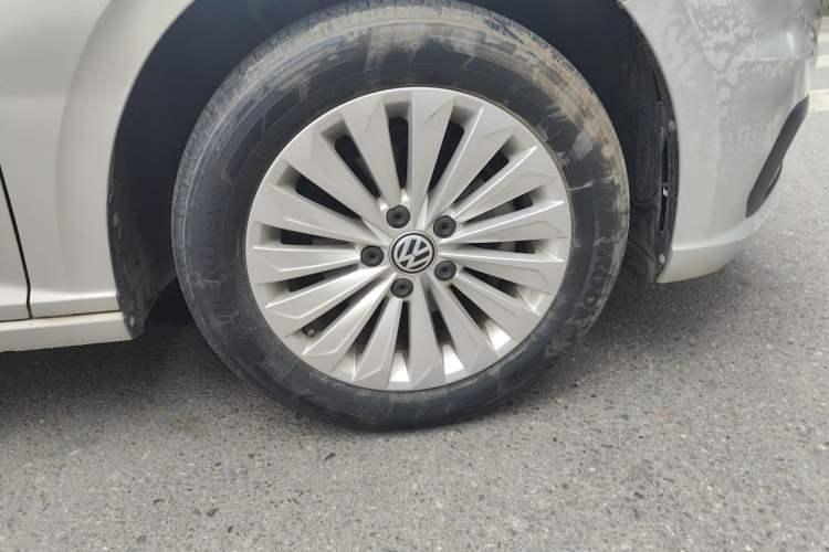 Used Volkswagen Lavida 2019 1.5L Automatic Comfort Edition China VI Standard Right Front Wheel Hub