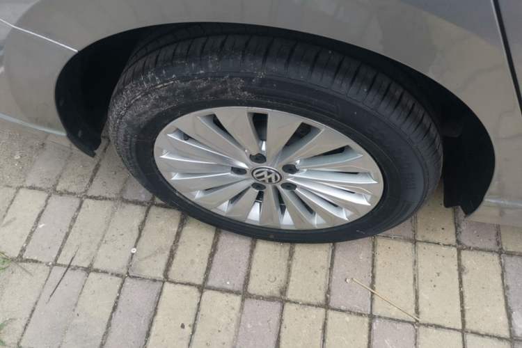 Used Volkswagen Lavida 2019 1.5L Automatic Vision Edition China VI Standard Right Rear Wheel Hub