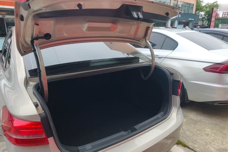 Used Volkswagen Lavida 2019 1.5L Automatic Comfort Edition China VI Standard Trunk