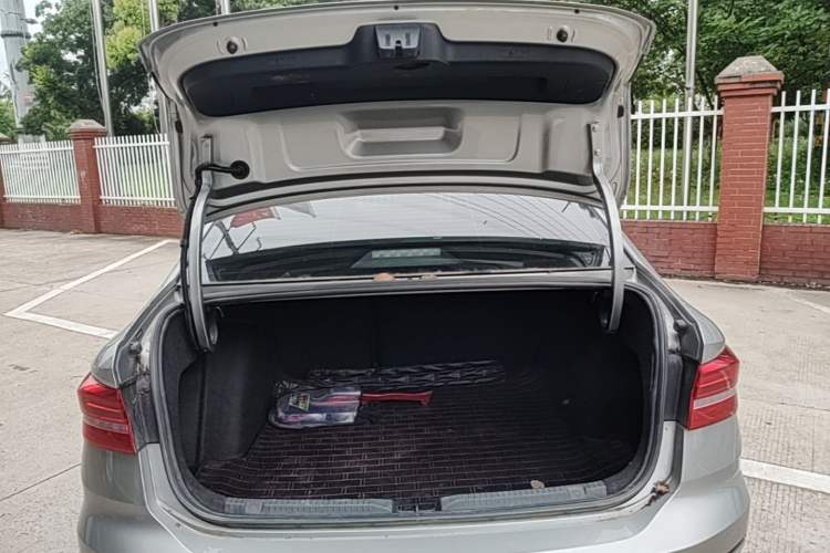 Used Volkswagen Lavida 2019 1.5L Automatic Comfort Edition China VI Standard Trunk