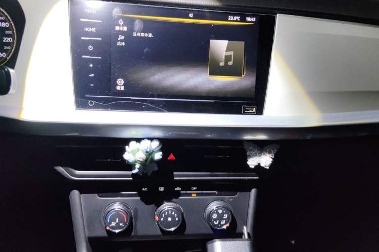 Used Volkswagen Lavida 2019 1.5L Manual Comfort Edition China VI Standard Audio And AC Panel