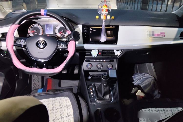 Used Volkswagen Lavida 2019 1.5L Manual Comfort Edition China VI Standard Center Console