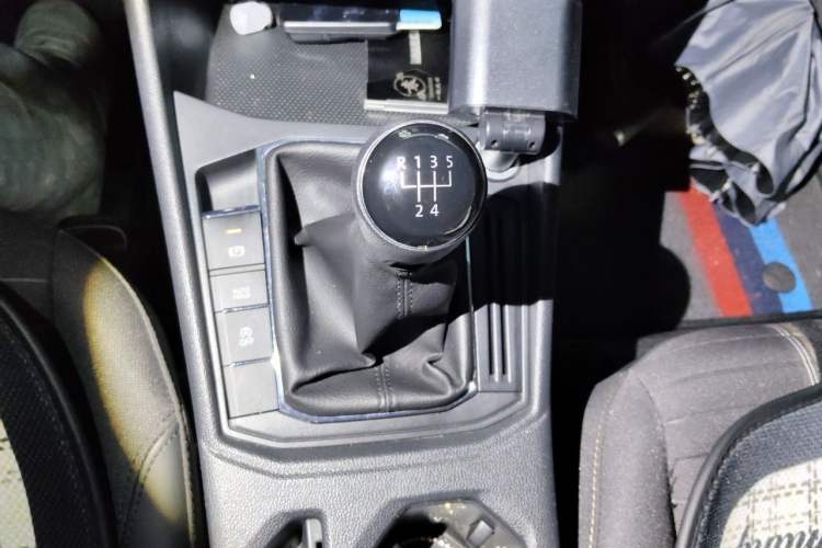 Used Volkswagen Lavida 2019 1.5L Manual Comfort Edition China VI Standard Gear Lever
