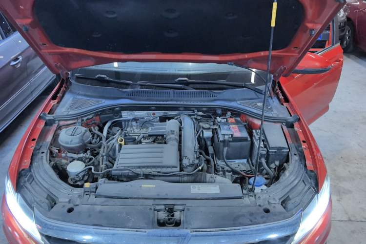 Used Volkswagen Lavida 2019 Hatchback 200TSI DSG Comfort Edition China VI Engine Bay