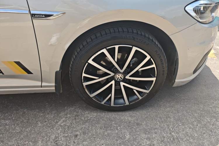 Used Volkswagen Lavida 2019 280TSI DSG Luxury Edition China VI Standard Right Front Wheel Hub