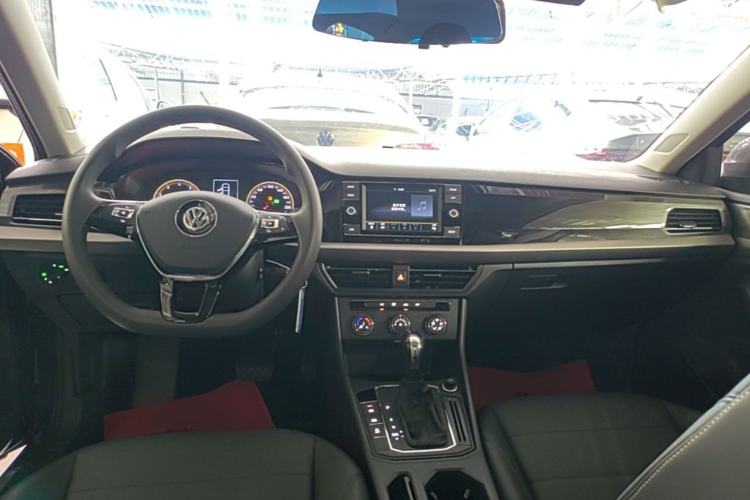 Used Volkswagen Lavida 2019 1.5L Automatic Comfort Edition China VI Standard Center Console