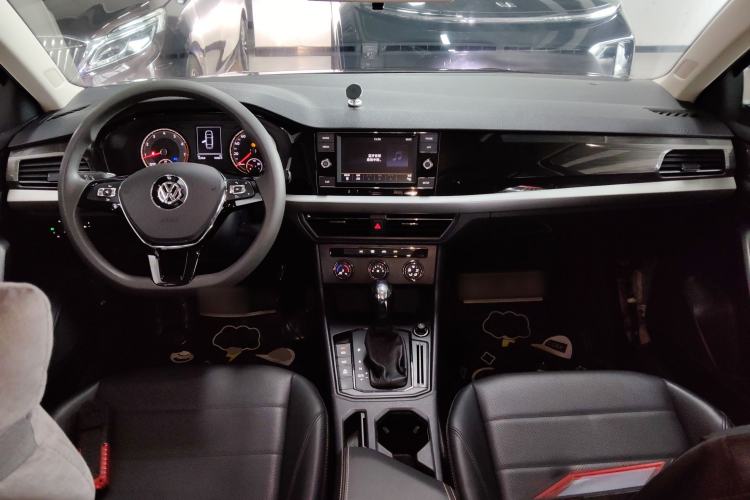 Used Volkswagen Lavida 2019 1.5L Automatic Comfort Edition China VI Standard Center Console