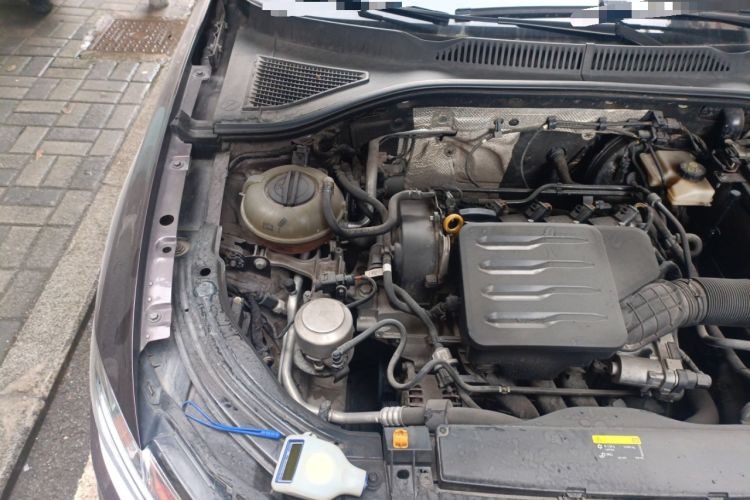 Used Volkswagen Lavida 2019 1.5L Automatic Comfort Edition China VI Standard Engine Bay Right