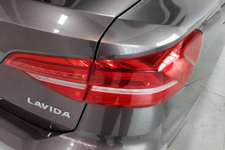 Used Volkswagen Lavida 2019 1.5L Automatic Comfort Edition China VI Standard Exterior 3