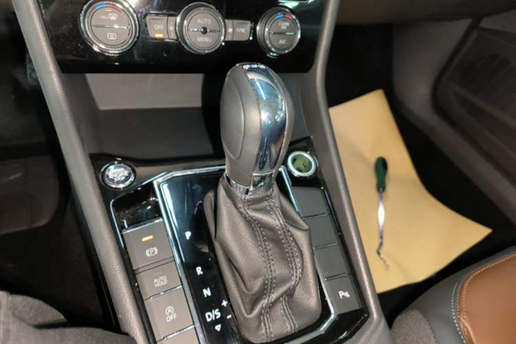 Used Volkswagen Lavida 2019 280TSI DSG Luxury Edition China VI Standard Gear Lever