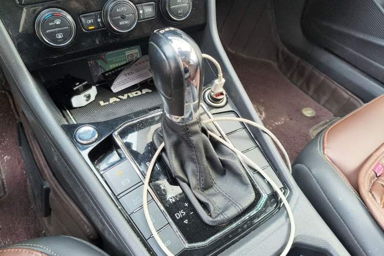 Used Volkswagen Lavida 2019 280TSI DSG Luxury Edition China VI Standard Gear Lever