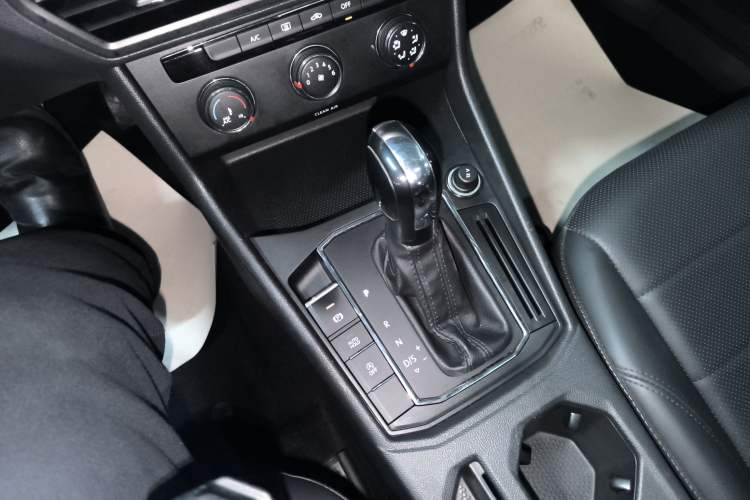 Used Volkswagen Lavida 2019 1.5L Automatic Comfort Edition China VI Standard Gear Lever