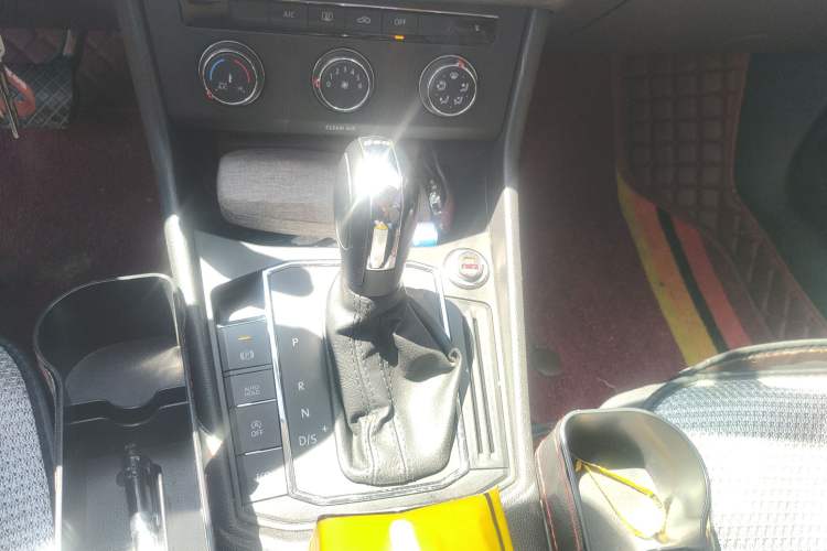 Used Volkswagen Lavida 2019 280TSI DSG Comfort Edition China VI standard Gear Lever