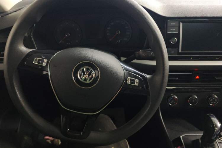 Used Volkswagen Lavida 2019 1.5L Automatic Comfort Edition China VI Standard Interior 3