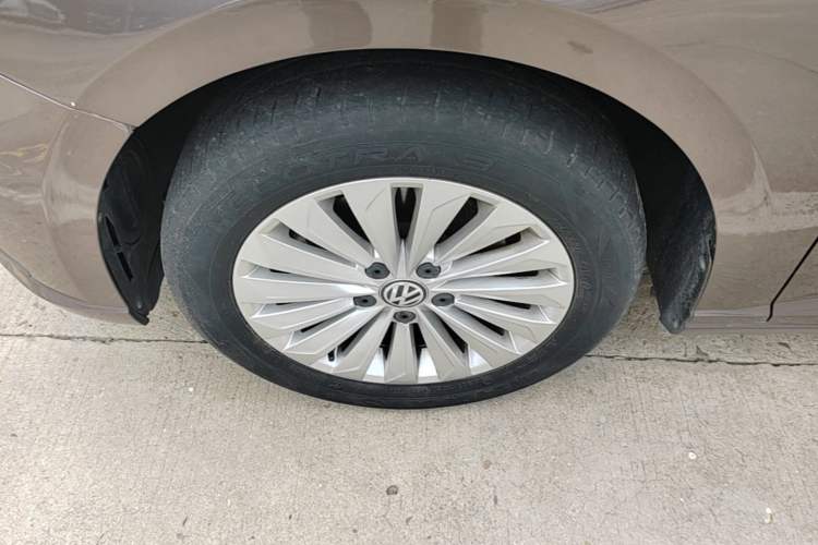 Used Volkswagen Lavida 2019 280TSI DSG Comfort Edition China VI standard Left Front Wheel Hub