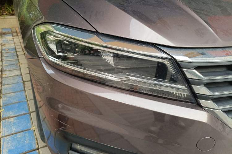 Used Volkswagen Lavida 2019 1.5L Manual Comfort Edition China VI Standard Right Front Headlight