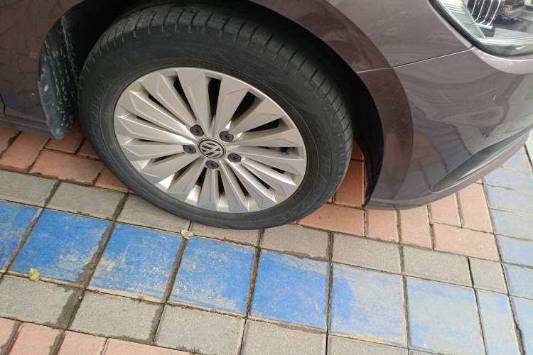Used Volkswagen Lavida 2019 1.5L Manual Comfort Edition China VI Standard Right Front Wheel Hub